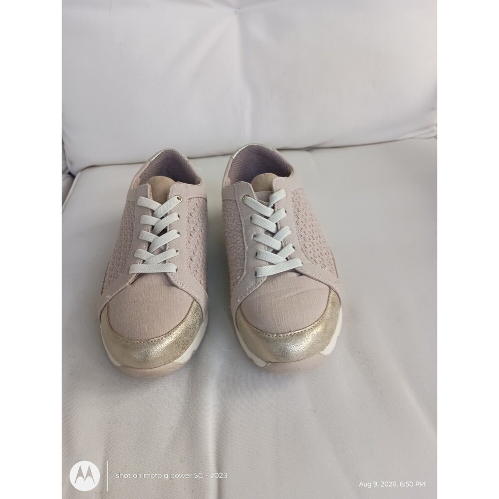 BZEES Womens Life Stride Air Step Beige Casual Sneaker used good condition